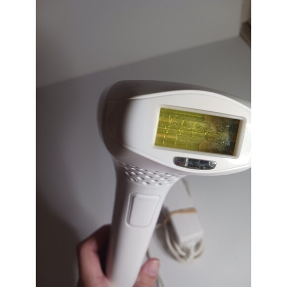 Veet Infini' Silk Pro Light-Based IPL Hair Removal System Used - Picture 4 of 9